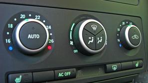 Temperaturo v avtomobilu je treba zmanjševati postopoma. Na začetku je priporočl
