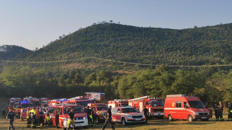 požar na krasu gasilci