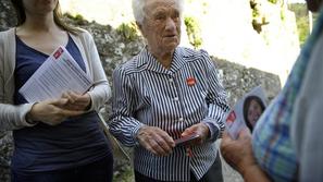 “Potrebno je glasovati za svoja načela, ne prijatelje,“ je povedala 101-letna Jo