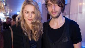 Aljoša in Iva ob začetkih njune ljubezenske zgodbe.