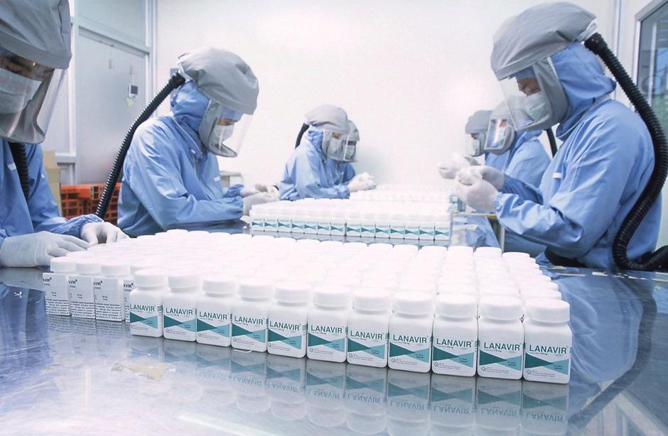 Cepiva proti virusu HIV zaenkrat ni. Obstajajo povečini draga zdravila, ki bolni | Avtor: EPA