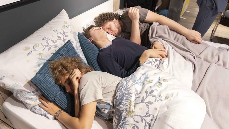 Heroji furajo v pižamah