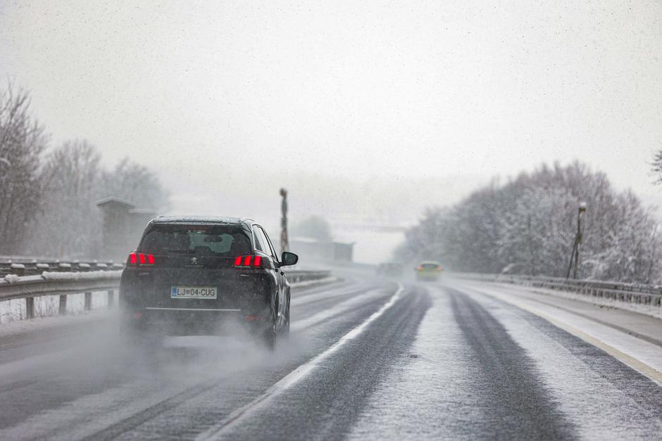 sneg, snežne razmere na cestah, sneženje | Avtor: Saša Despot