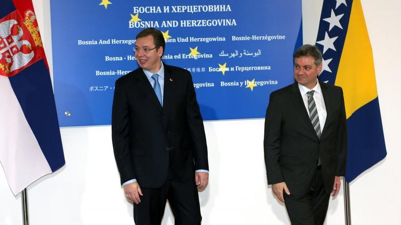 Srbski premier Aleksandar Vučić in  predsedujoči svetu ministrov BiH Denis Zvizd