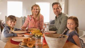 Družina, hrana, kosilo