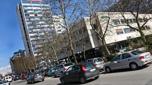 Poslovna stavba Petrola.