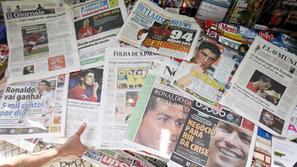 Cristiano Ronaldo uživa v medijski pozornosti okoli njegova rekordnega prestopa.