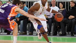 Kenny Gregory je ključni igralec Olimpije. Je prvi strelec (14 točk na srečanje)