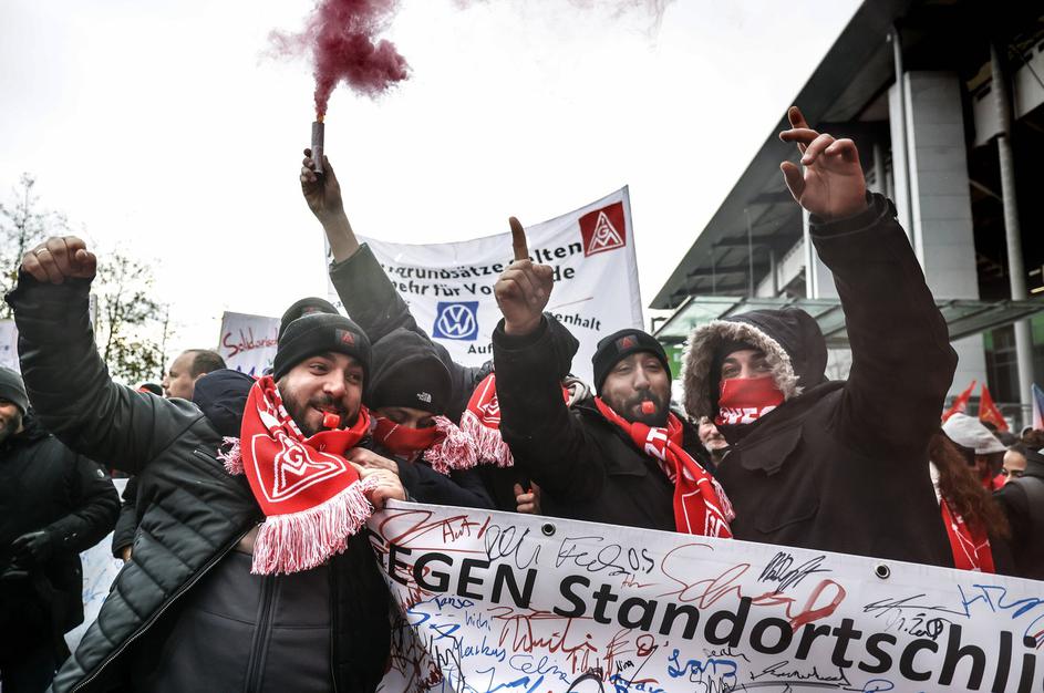 Protesti pred sedežem Volkswagna