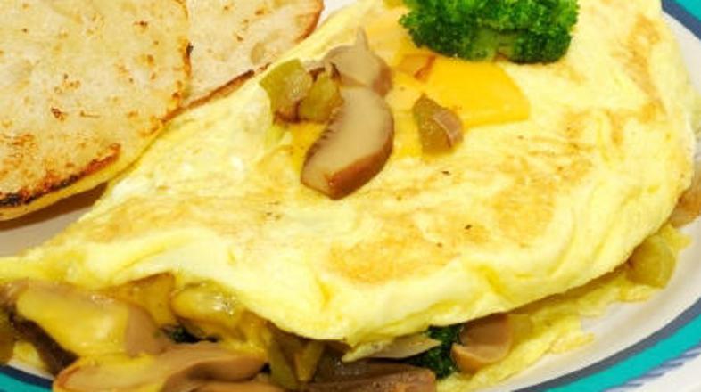 Omleto si lahko privoščite kot okrepčilen zajtrk ali malico, lahko pa je tudi ko