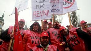 Novembrski protest, na katerem so sindikati zahtevali dvig minimalne plače. (Fot