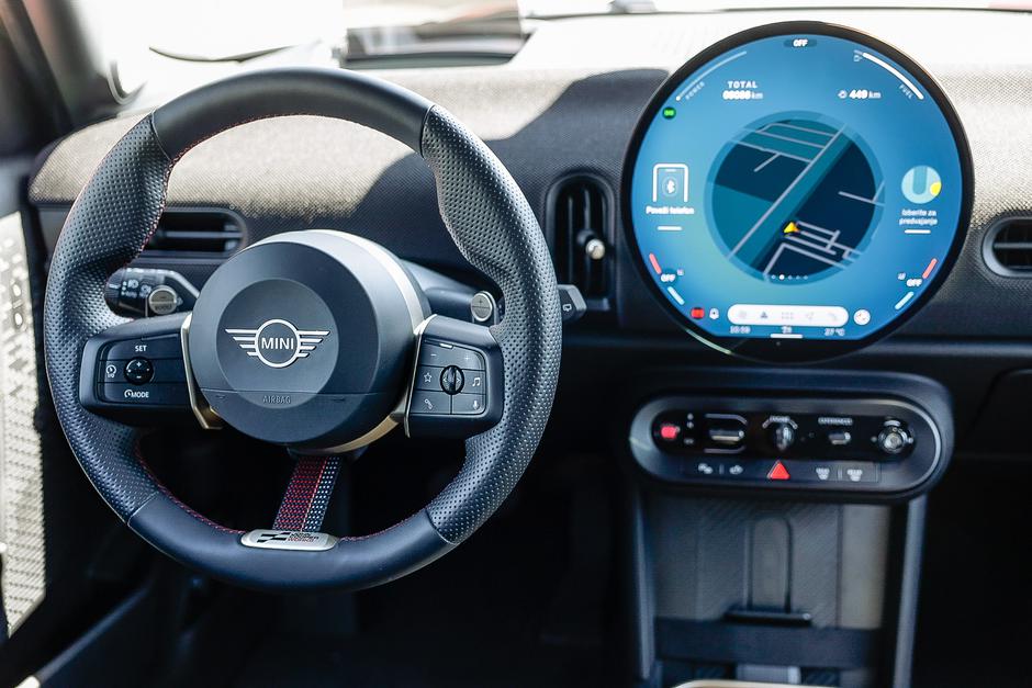 primerjava mini cooper S in mini aceman | Avtor: Saša Despot