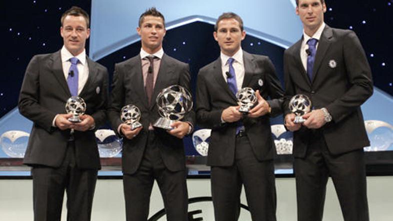 Cristiano Ronaldo med Chelseajevo trojko