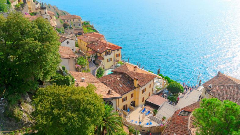gardsko jezero Sirmione italija
