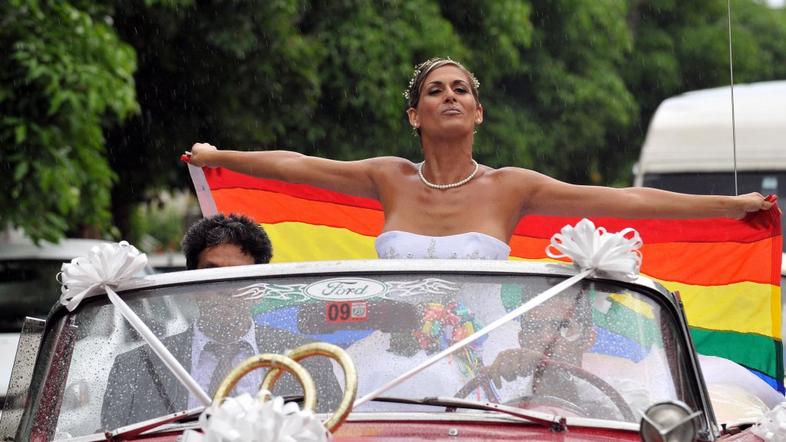 Na Kubi prva poroka geja in transseksualke.