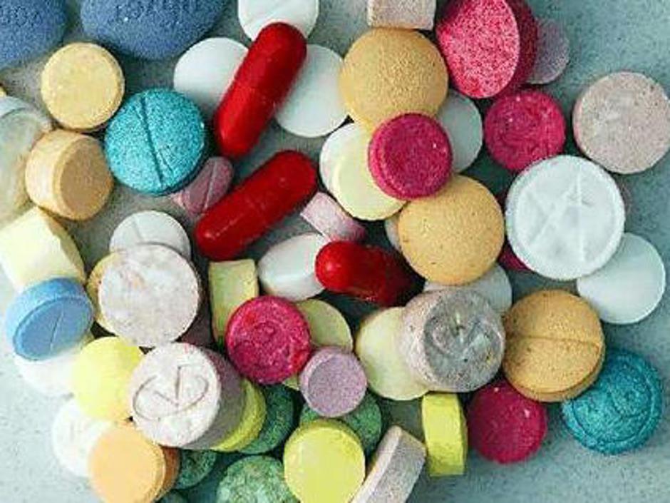 Policisti prijeli trojico iz Kamnika, ki je preprodajala amfetamin, benzilpipera | Avtor: Žurnal24 main