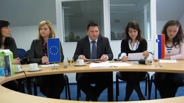 Direktor Robert Ostrelič s sodelavkami je prepričan, da je posavska štipendijska