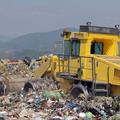 odpadki smetišče buldožer