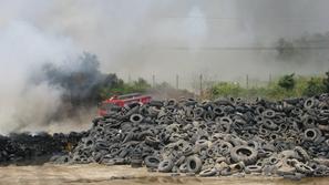 Po požaru, ki je zaradi prahu in dima krepko prestrašil bližnje stanovalce, poli