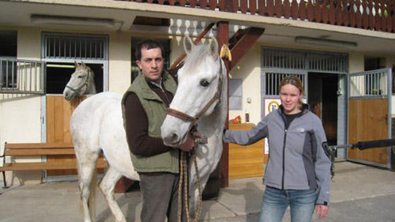 Zakonca Nina in Janez Peternel z lipicancem Favoryjem Barbano, ki ga bosta v pet