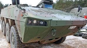 Dodatna oprema samo ene patrije naj bi znašala 300 tisoč evrov.