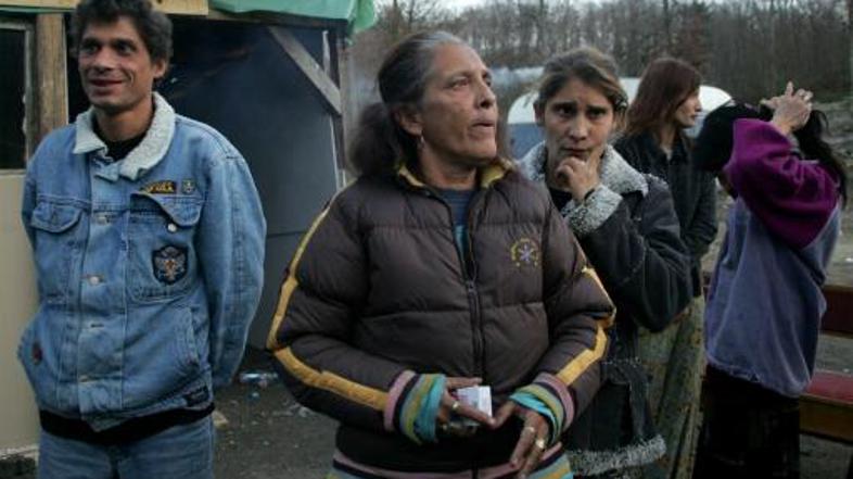 Del družine Strojan, ki vztraja na svojem zemljišču v Ambrusu, je od nedelje bre