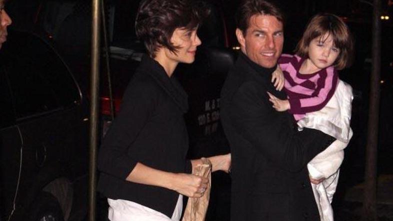 Družina Cruise. (Foto: Flynet/JLP)