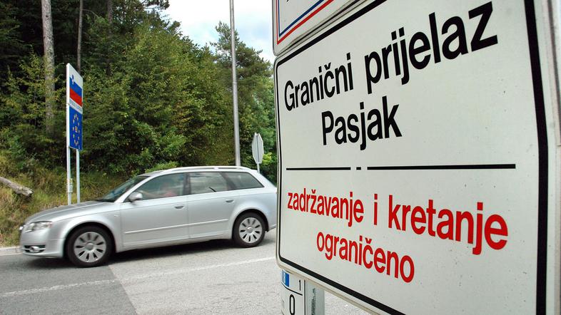 Ker jim na Pasjaku niso dovolili prehoda, je morala skupina Slovencev na drugi p