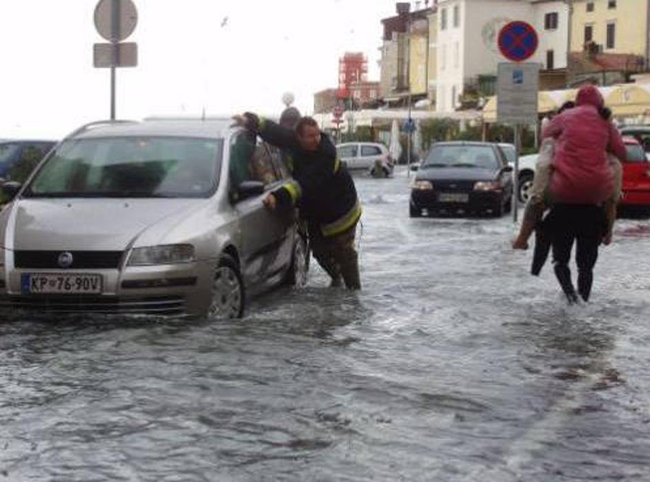 Tudi Koper je bil pod vodo.