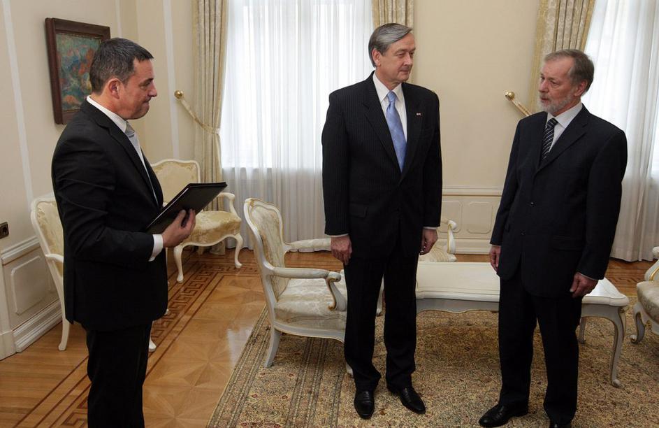 Predaja poročila o volitvah 