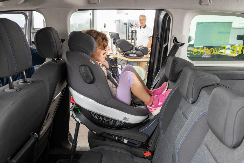 AMZS test otroških sedežev oktober 2025 | Avtor: AMZS