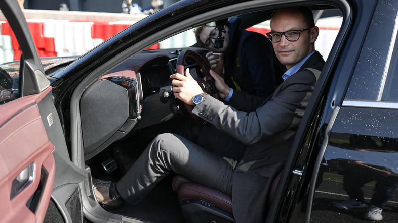 srečanje kandidatov za predsednika na AMZS poligonu