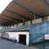 Dotrajana tribuna na kranjskem stadionu.