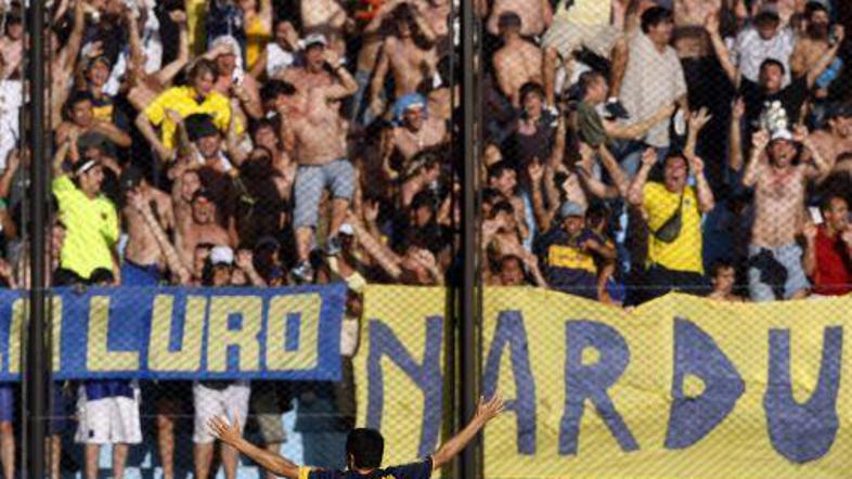 Vročekrvni argentinski navijači so na tekmo pripotovali z ukradenima avtobusoma.