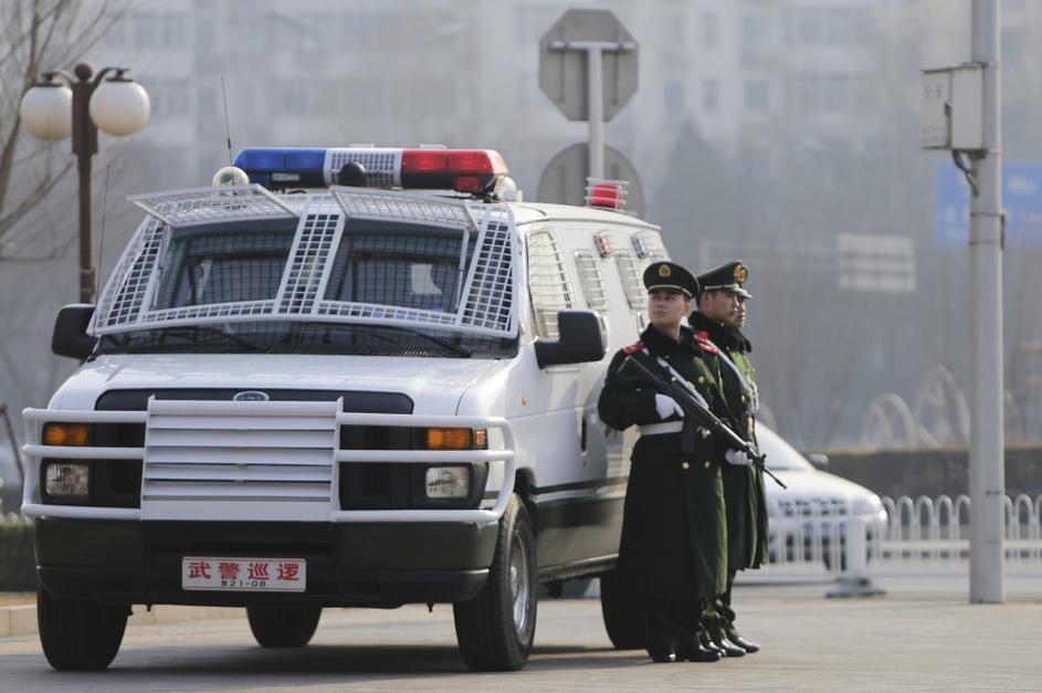 policija Trg Nebeškega miru Kitajska Kunming klanje napad z noži