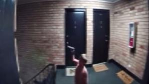 Deček se igra s pištolo, Indiana, ZDA