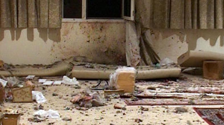 Razdejanje, ki ga je povzročil samomorilski napadalec z bombo v svojem telesu.