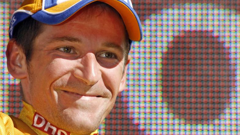 Član Rabobanka Denis Menčov bo na dirki po Španiji še naprej dirkal v zlati maji