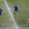 Francija Ukrajina Doneck Euro 2012 delavci zelenica trava igrišče dež