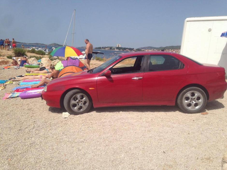 Parkiral na plaži | Avtor: sibenik.in