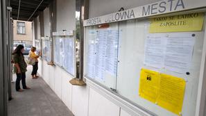 Zavod za zaposlovanje brezposelnih ne bo napotoval na malo delo, ampak ga bodo t