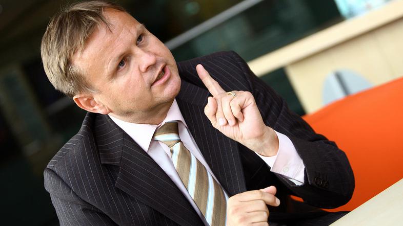 "To, ali je bila ministrica v primeru Baričevič od direktorja policije obveščena