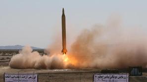 Iran je v nedeljo in ponedeljek izvedel več spornih poskusnih izstrelitev raket.