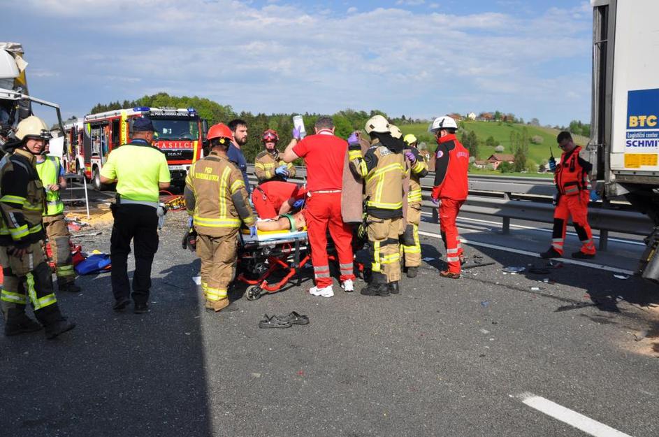 Nesreča štirih vozil na štajerski avtocesti