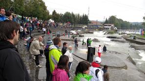 Zaradi vremena so bile prvi dan na SP tribune bolj prazne. (Foto: Matej Podgorše