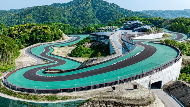 Zasebno dirkališče Magarigawa na Japonskem.