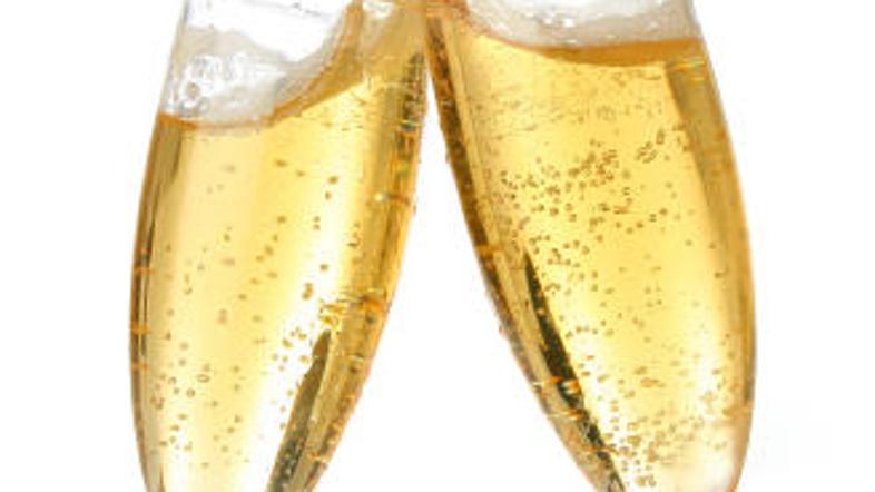Veste, s čim nazdravljate – s šampanjcem ali penino?