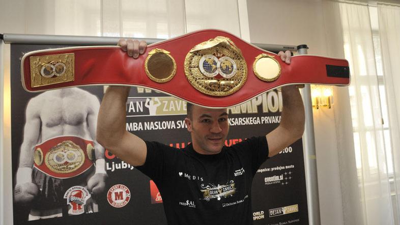 Dejan Zavec je trdno odločen, da pasu ne bo dal iz svojih rok. (Foto: www.dejanz