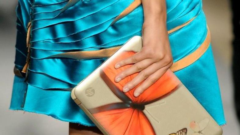 Prenosnik, ki mu je modno noto dodala Vivienne Tam, bo na voljo tudi pri nas.(Fo