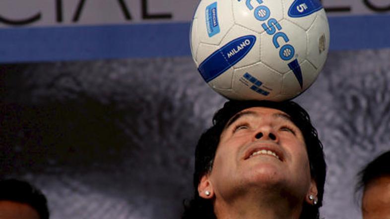 Maradona bo imel za srečanje s Francozi na voljo sanjsko moštvo.